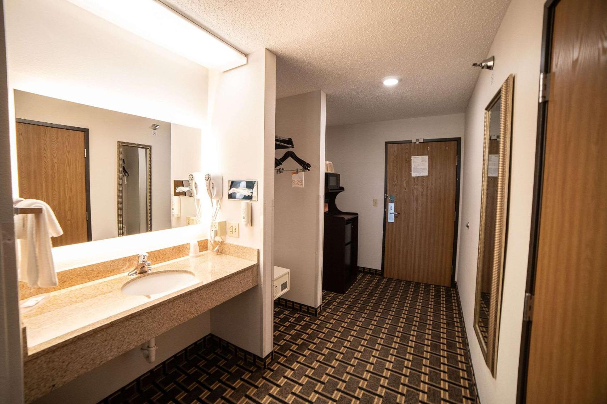 Quality Inn & Suites Watertown Near Prairie Lakes Ice Arena Luaran gambar
