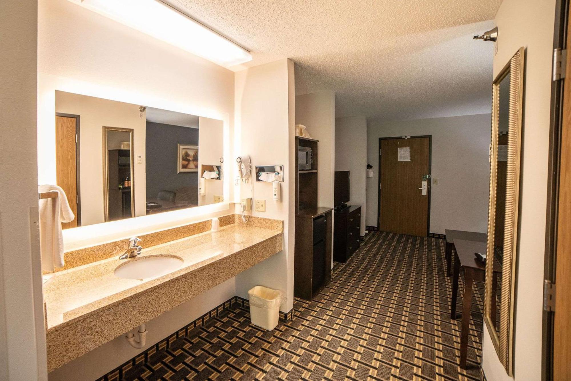 Quality Inn & Suites Watertown Near Prairie Lakes Ice Arena Luaran gambar